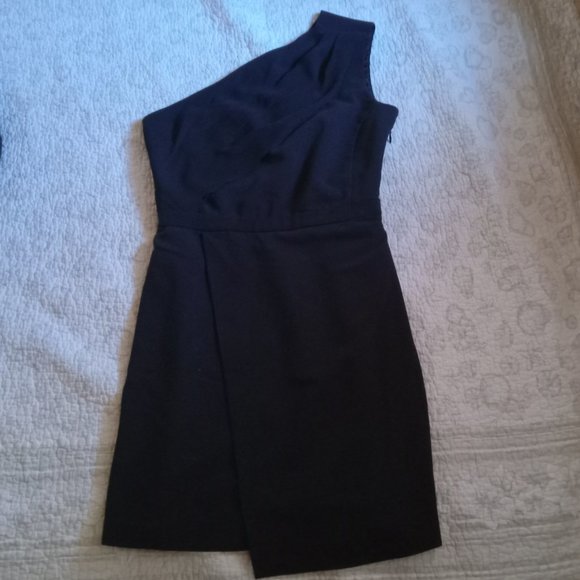 Black asymmetric sleeveless dress - Picture 1 of 3